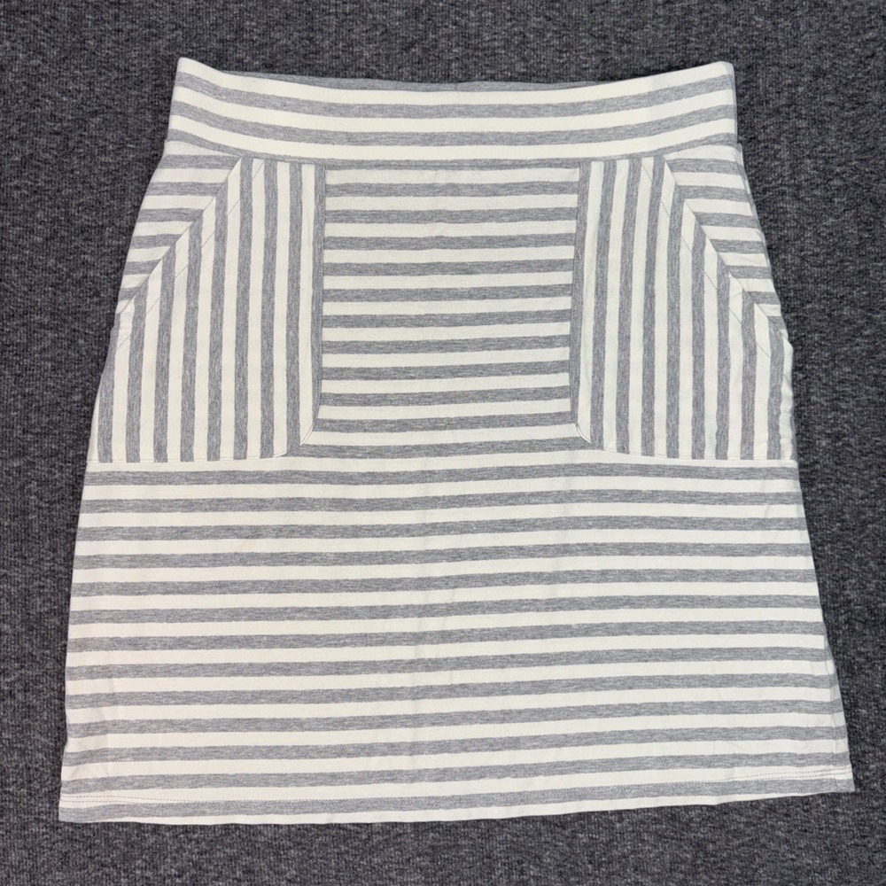 Danskin Gray & White Striped Skirt Size Small Athletic Active Wear with Pockets